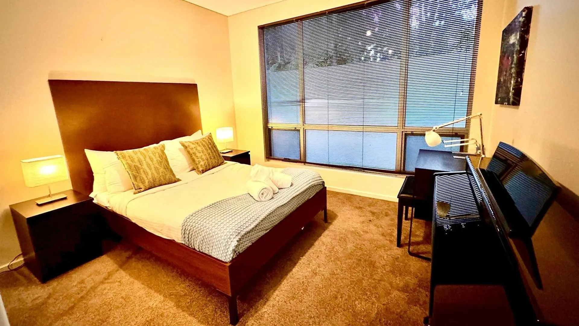 2 Bed 2 Bath Modern Townhouse In Heart Of Adelaide Villa 0*,  Australië